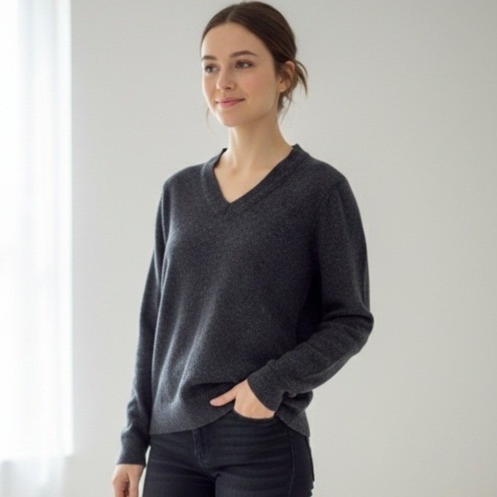 Armani Exchange 100% Merino Wool V-Neck Sweater Charcoal Gray M